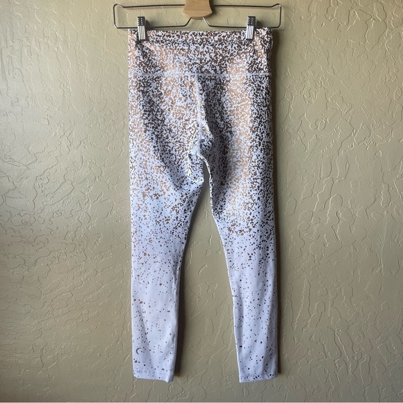 Zyia White Stay Gold Light ‘n Tight High Rise 7/8 Leggings - Picture 4 of 7